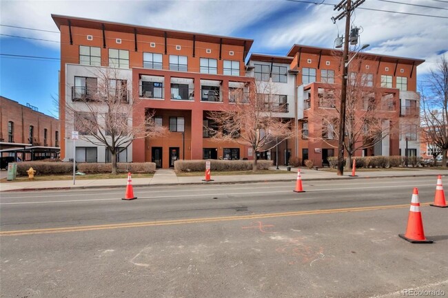 Building Photo - Beauty in the RiNo Arts District Townhome!