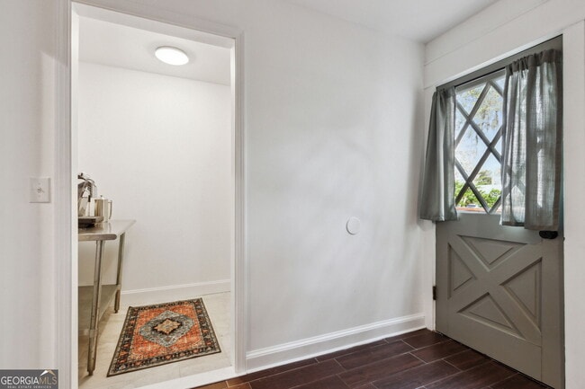 Building Photo - 208 Bishop Cir