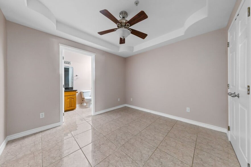 Building Photo - 106 E Campeche St
