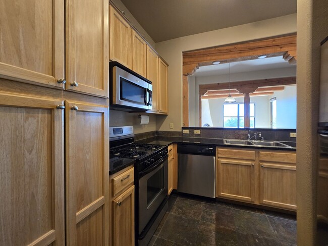Building Photo - 1405 Vegas Verdes Dr