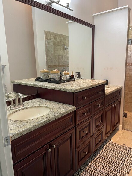 master bathroom - 7942 Lexington Club Blvd