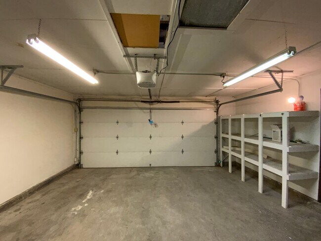 Building Photo - 4 Bedroom Single Story Home Near Juan Tabo Blvd SE & Central Ave SE by Four Hills!