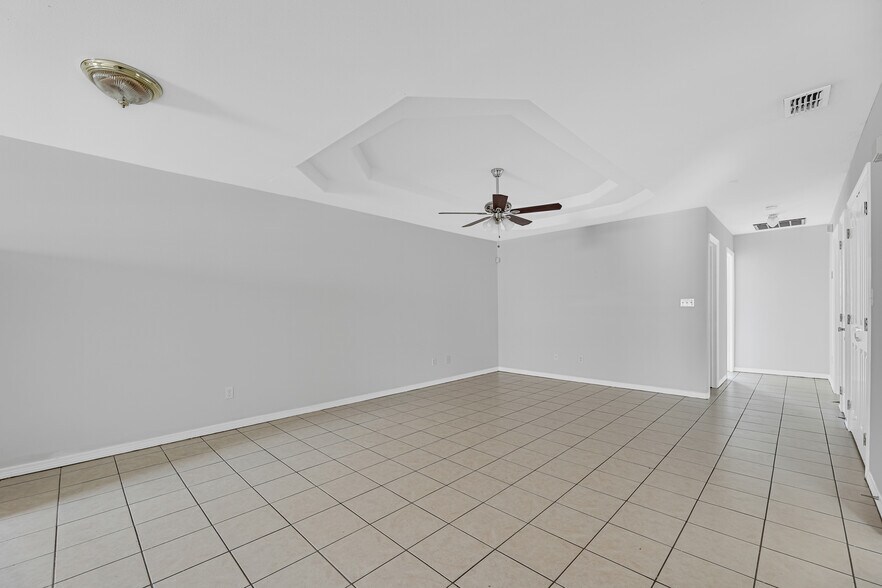 living room - 712 Agate St