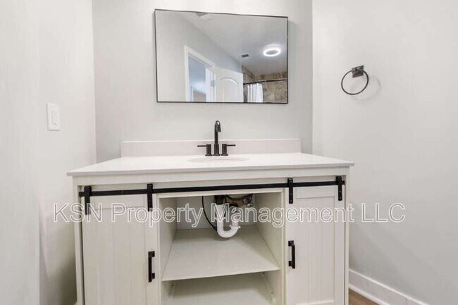 Building Photo - 286 Cushing Dr