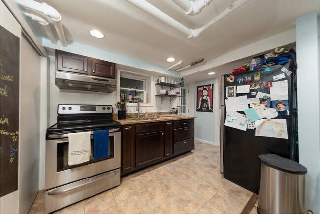 Building Photo - 1425 Webster St NW