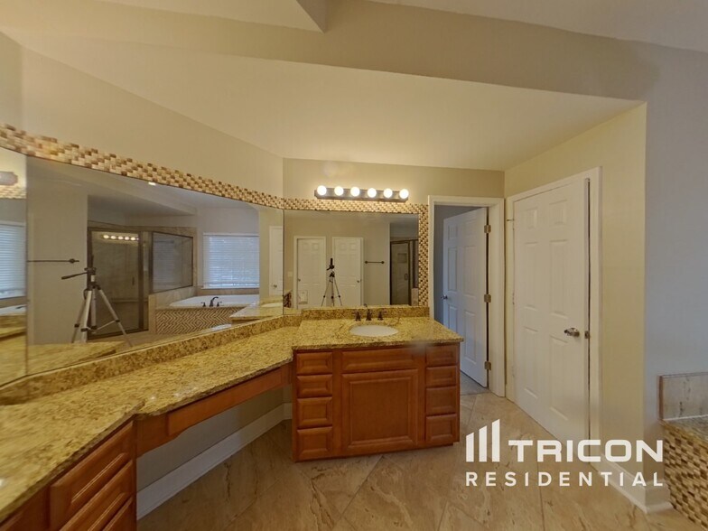 Building Photo - 3335 Renaissance Cir