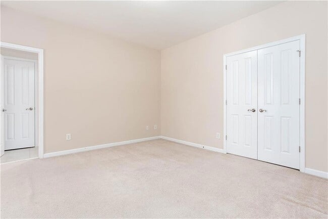 Building Photo - 3206 Windsor Lake Dr NE