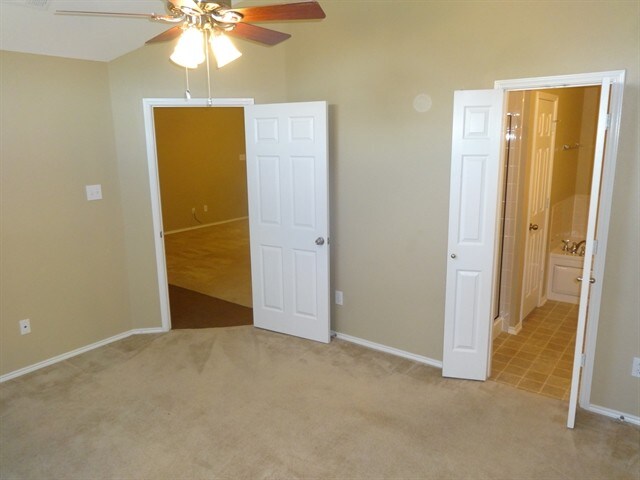 Building Photo - 741 Fairview Ave