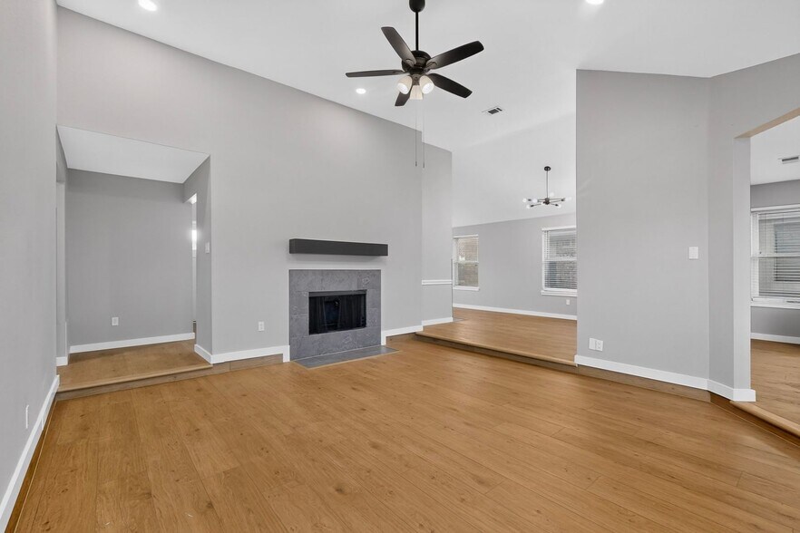 Building Photo - 405 Phillips Dr