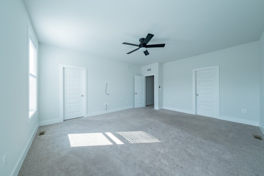 Building Photo - 2707 Acadia Dr