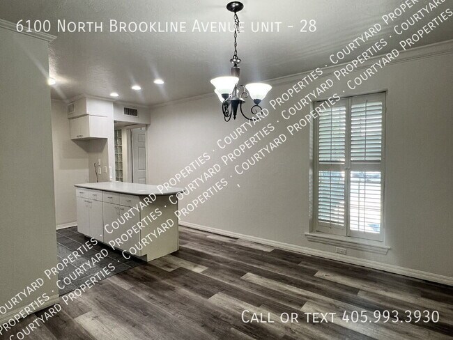 Building Photo - 6100 N Brookline Ave