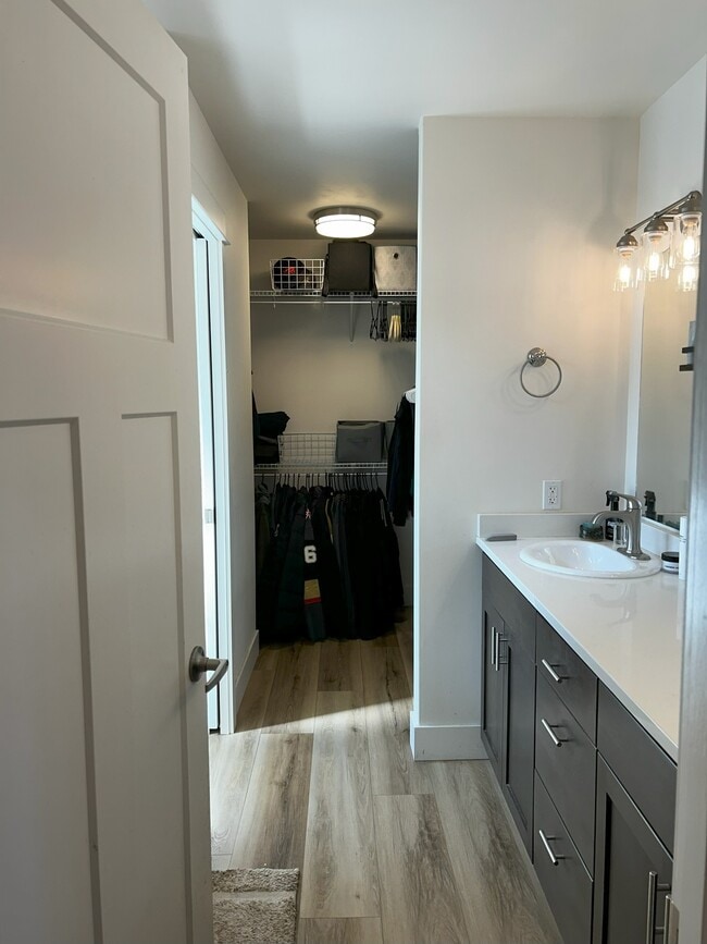 Building Photo - 51772 Mountain Pne St