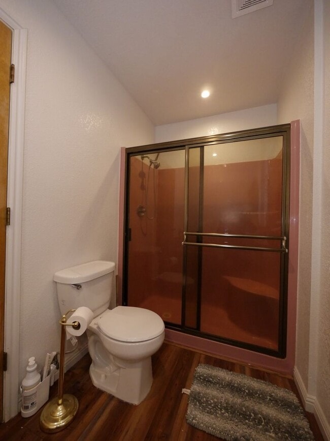 Building Photo - 18111 N Meadow Dr