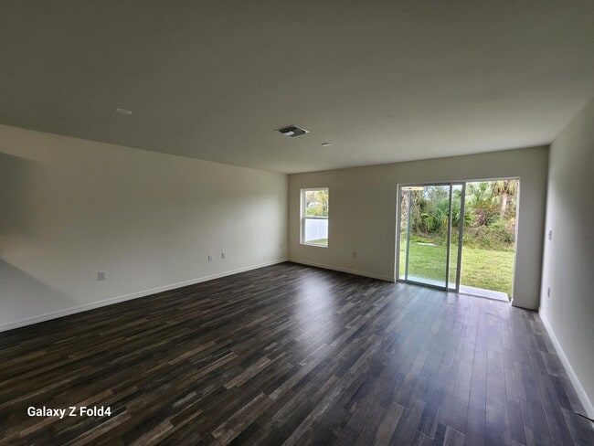 Building Photo - 3424 E Gator Cir