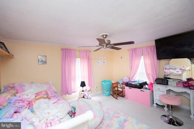 Building Photo - 113 Maple Ave