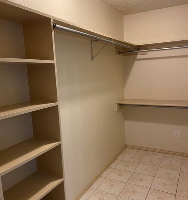 Building Photo - 225 E Maple Ave