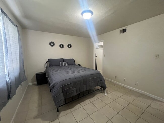 Building Photo - All Bills Paid/ Fully Furnished