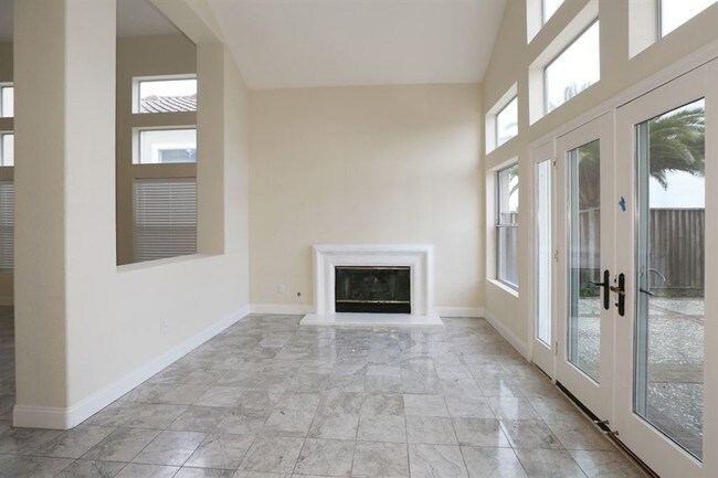 Building Photo - 104 Cam Del Sol