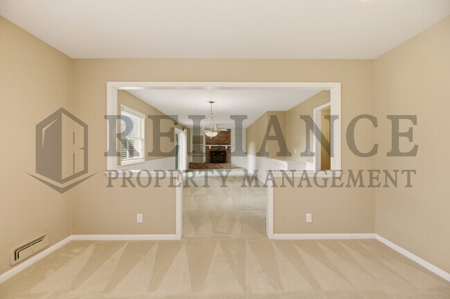 Building Photo - 6517 E Elm St