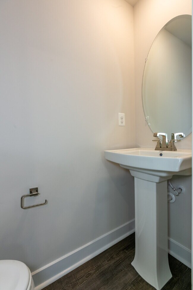Building Photo - Elegant Townhome Living Near Herndon Conveniences