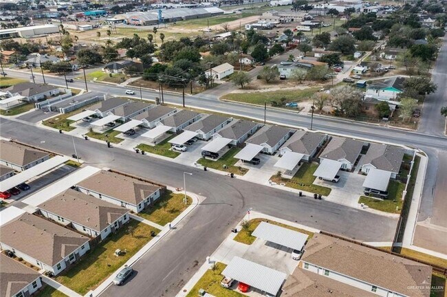 Building Photo - 400 S Retama Ln