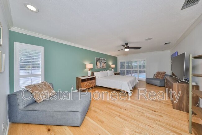 Building Photo - 817 Bannockburn Ave