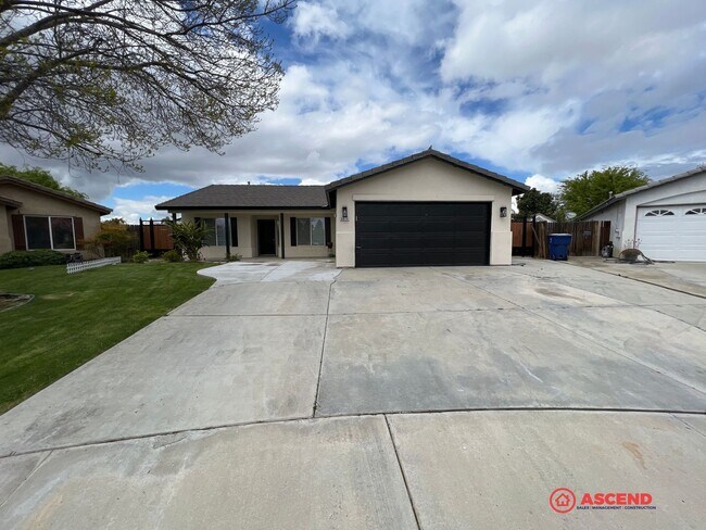 Building Photo - Beautiful 3 Bedroom in NW Bakersfield Centrally Located