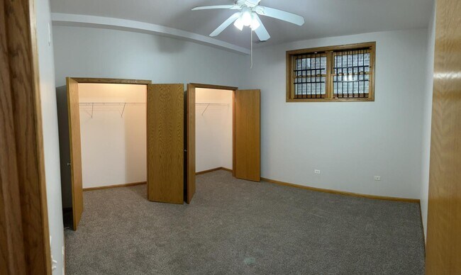 Building Photo - 925 W Lakeside Pl