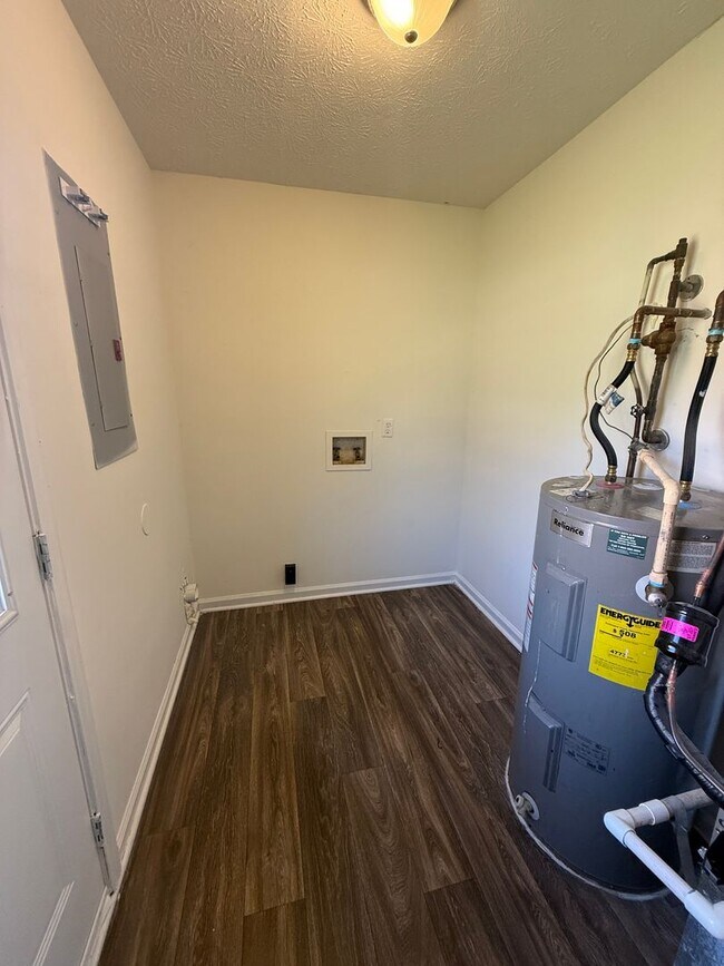 Building Photo - 162/164 Michele Dr