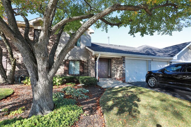 Primary Photo - 676 Cross Creek Dr N
