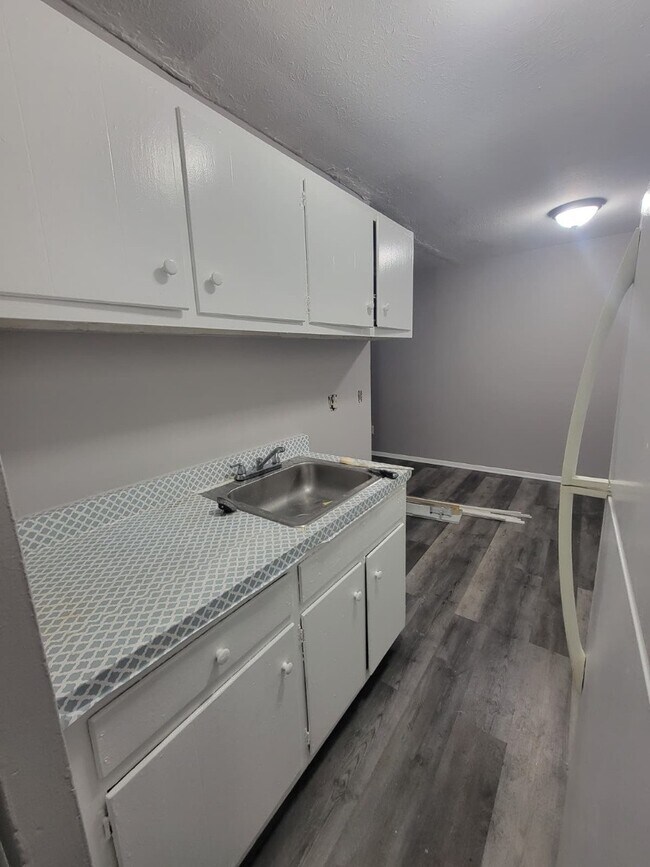 Building Photo - 14835 Euclid Ave