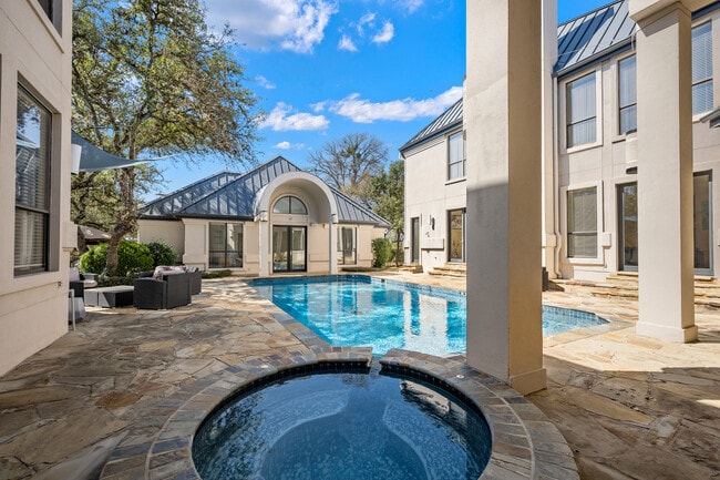 Building Photo - 3 Birnam Oaks