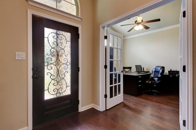 Building Photo - 323 Chisholm Trail