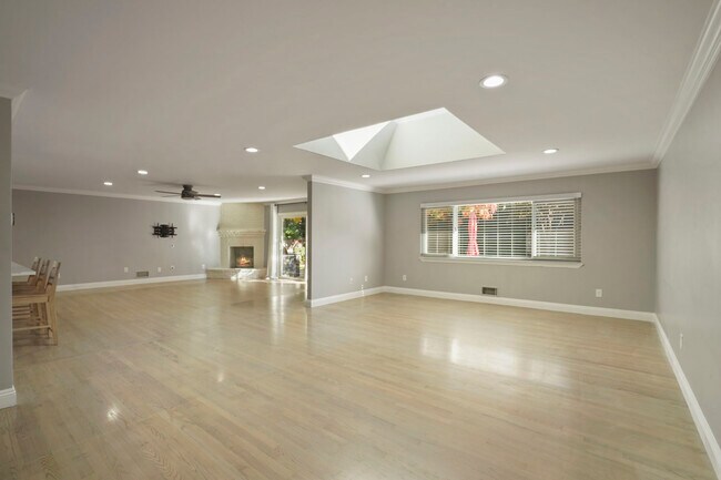 Main Living Area - 1407 San Clemente Way