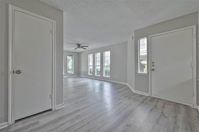 Building Photo - 17805 Villa Way Dr