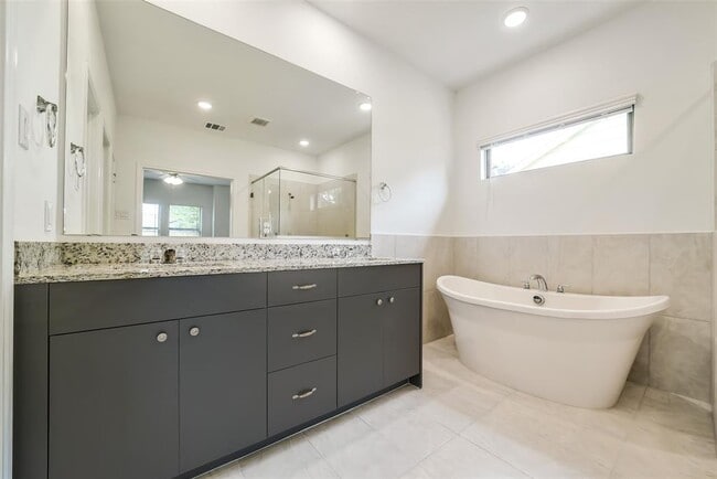 Building Photo - 11611 Moltere Dr
