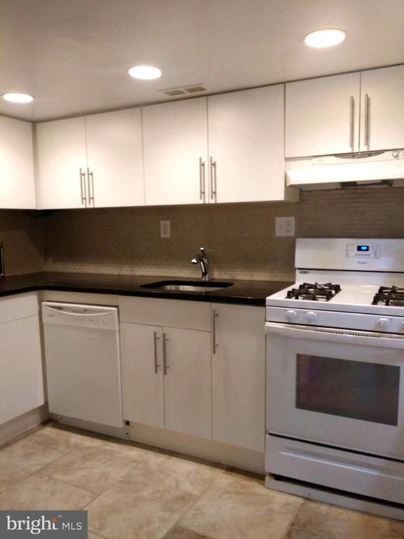 Building Photo - 1122 Rodman St