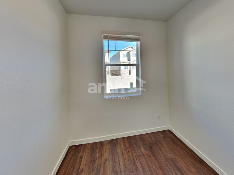 Building Photo - 384 N Addison Way