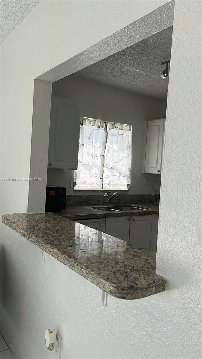 Building Photo - 5100 SW 41st St