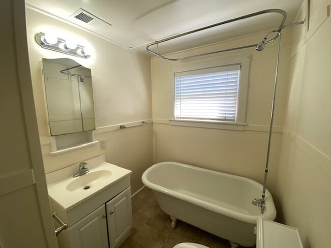 Building Photo - 821 Walnut St