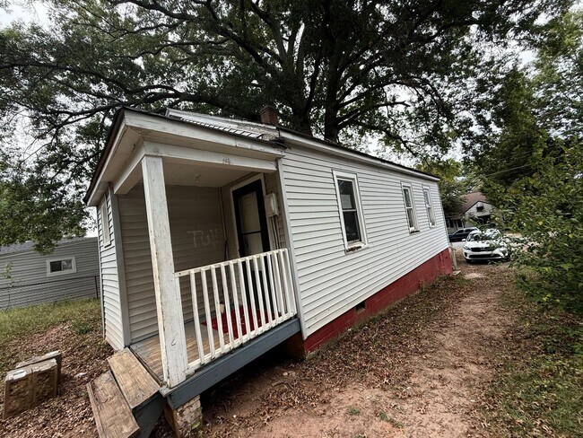 Building Photo - AVAILABLE NOW!