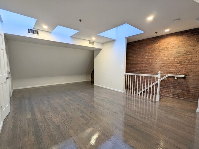 Building Photo - 1414 Beacon St
