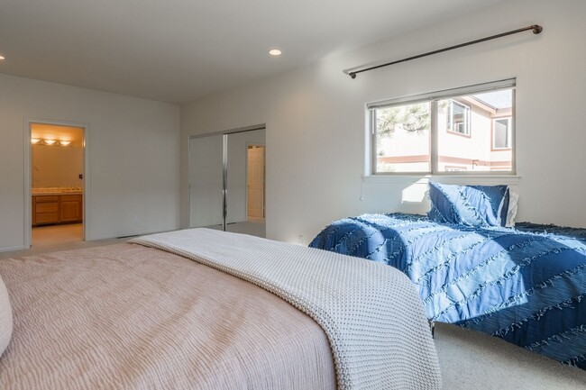 Building Photo - Mountain View Haven