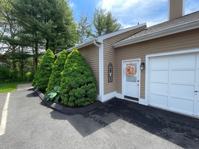 Building Photo - 697 South End Rd