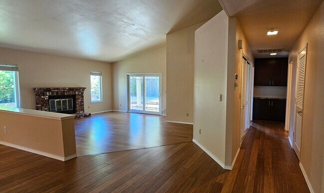 Building Photo - 3083 Funston Dr