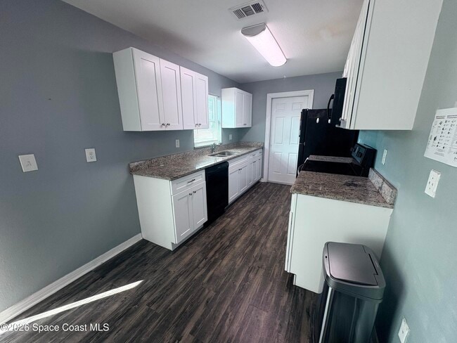 Building Photo - 830 Hartley Ave SW