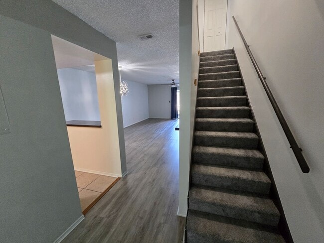 Building Photo - Updated 2-bedroom, 2.5-bath townhome