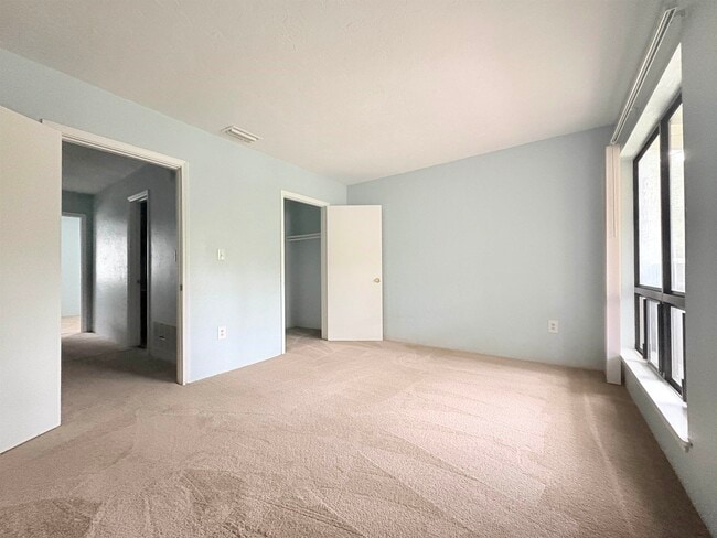Building Photo - 1007 Sutor Rd