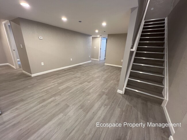 Building Photo - 3 Bed 1 Bath in Denver's Elyria Swansea Ne...