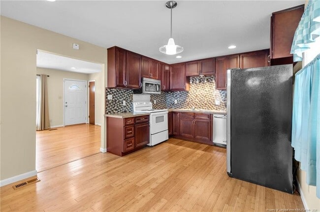 Building Photo - 1644 Inverness Dr